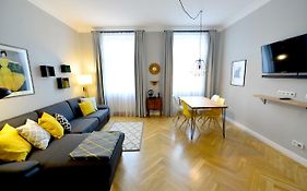 Sechsschimmelgasse by EasyB&B